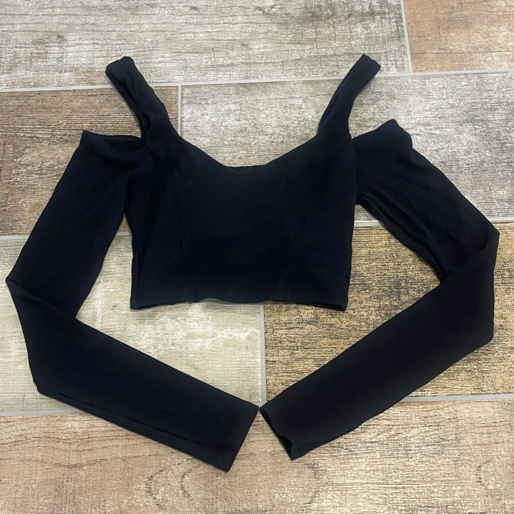 Alo Yoga Ribbed Cropped Butterfly Long Sleeve Black Top Cutout Cold Shoulder S - Picture 4 of 10